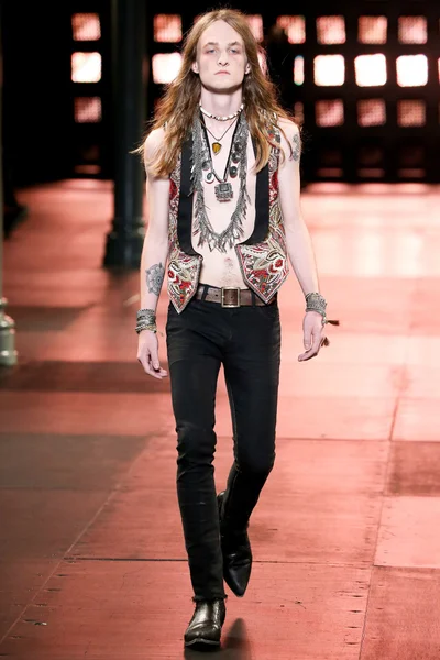 Look 60